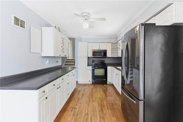 9900 OAKDELL Street, Kansas City, MO 64114