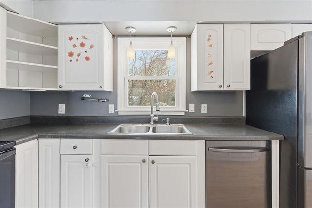 9900 OAKDELL Street, Kansas City, MO 64114