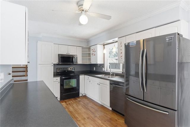 9900 OAKDELL Street, Kansas City, MO 64114