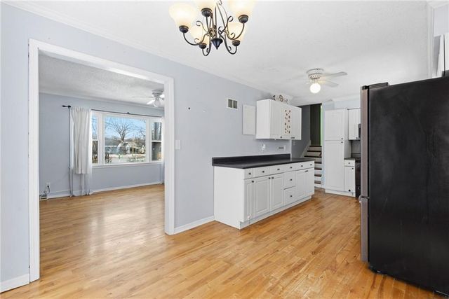 9900 OAKDELL Street, Kansas City, MO 64114