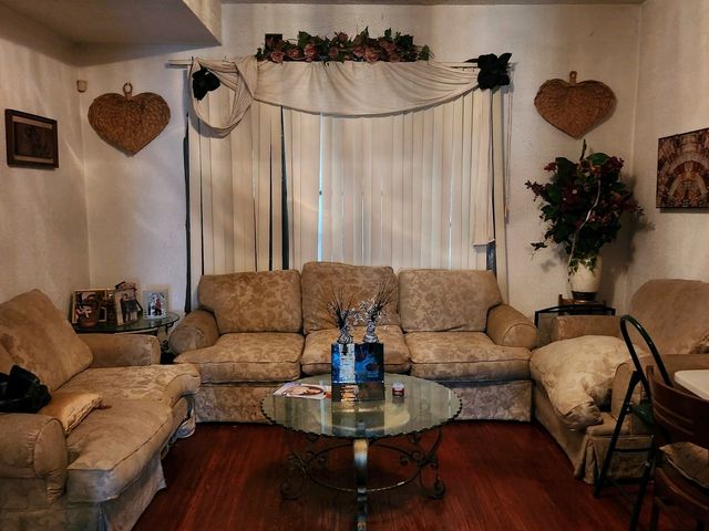 6926 S Vernon Avenue, Chicago, IL 60637