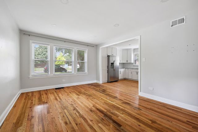 9301 Raymond Avenue, Oak Lawn, IL 60453