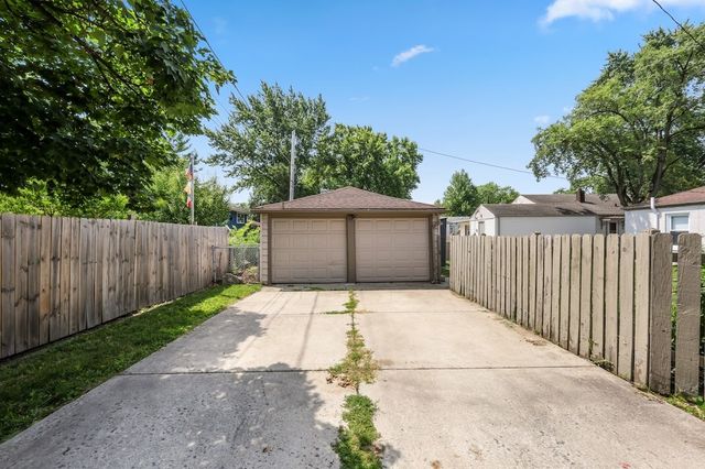 9301 Raymond Avenue, Oak Lawn, IL 60453