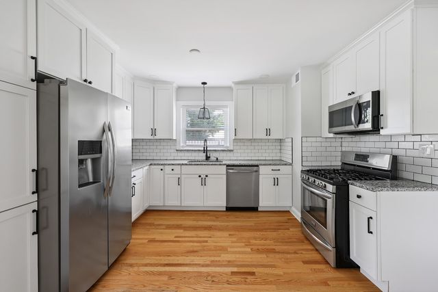 9301 Raymond Avenue, Oak Lawn, IL 60453