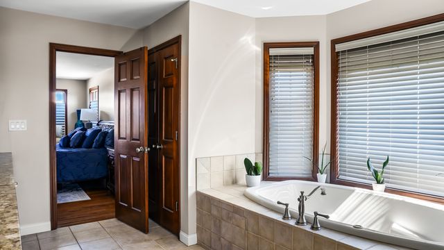 1607 Chestnut Grove Court, Champaign, IL 61822