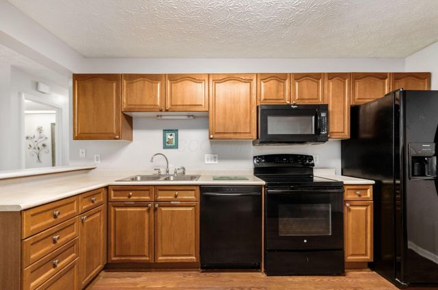 5941 Landings Pond Place, Grove City, OH 43123