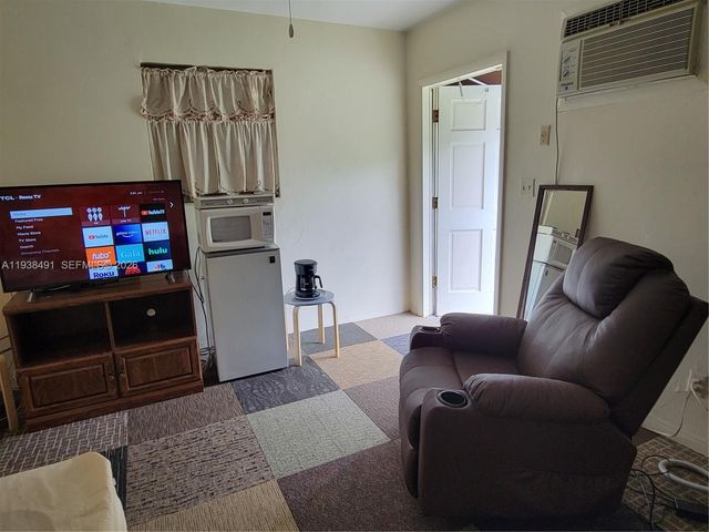 1846 Wiley St, Hollywood, FL 33020