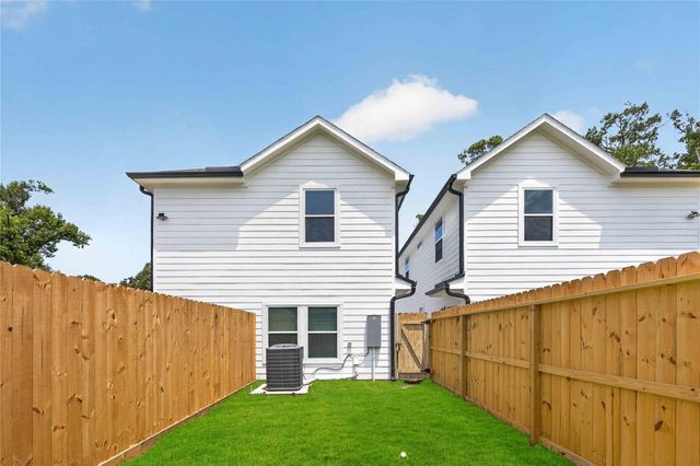 8208 Sterlingshire Street B, Houston, TX 77078