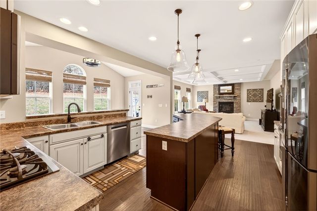 1041 Warters Cv, Victor, NY 14564