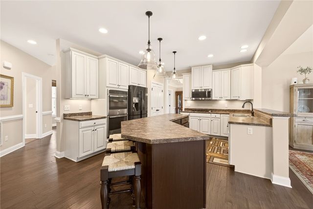 1041 Warters Cv, Victor, NY 14564