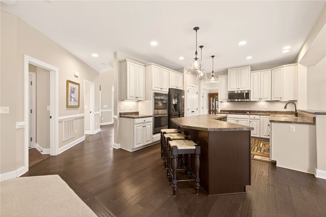 1041 Warters Cv, Victor, NY 14564