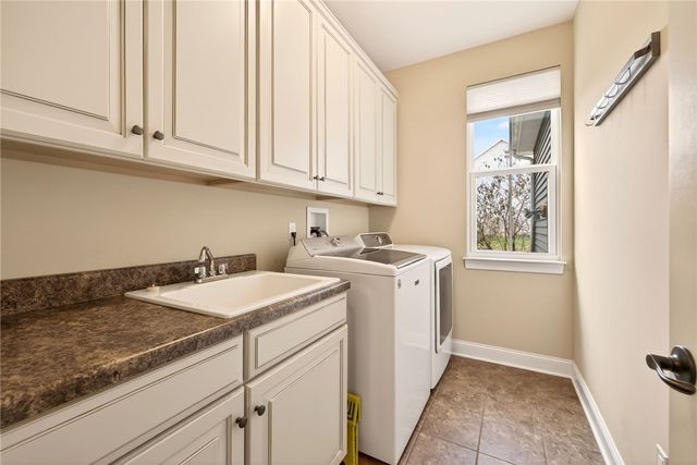 1041 Warters Cv, Victor, NY 14564