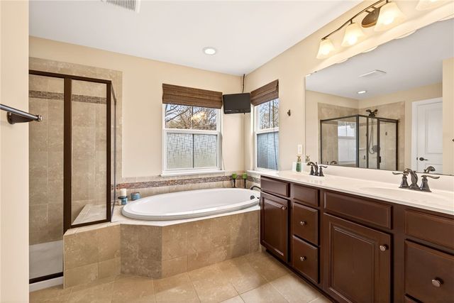 1041 Warters Cv, Victor, NY 14564