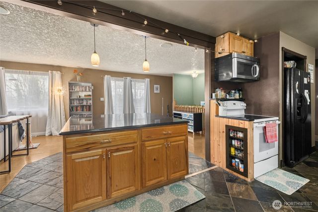 2826 S Meridian, Puyallup, WA 98373