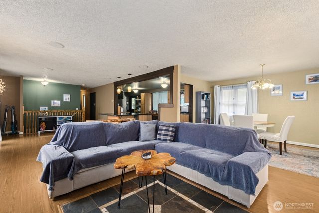 2826 S Meridian, Puyallup, WA 98373