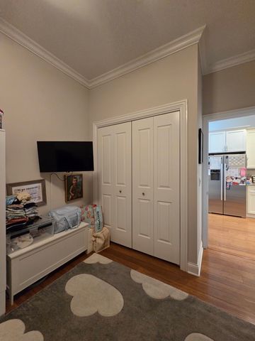 22 N Aberdeen Street 205, Chicago, IL 60607
