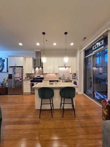 22 N Aberdeen Street 205, Chicago, IL 60607