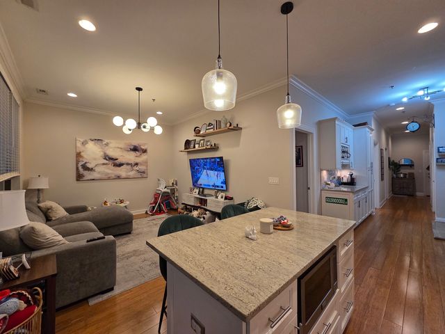 22 N Aberdeen Street 205, Chicago, IL 60607