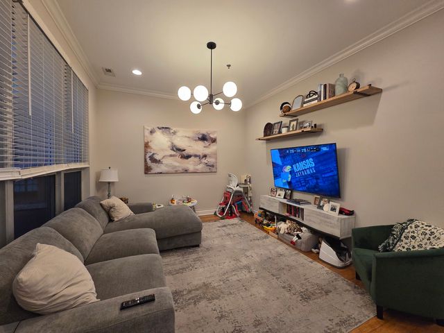 22 N Aberdeen Street 205, Chicago, IL 60607