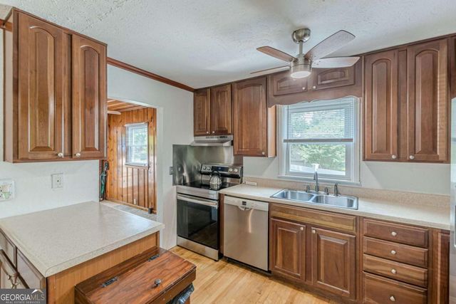 496 Radar Drive, Hapeville, GA 30354