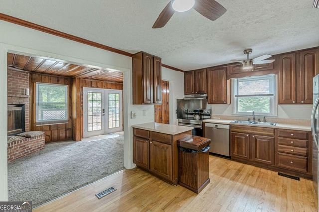 496 Radar Drive, Hapeville, GA 30354