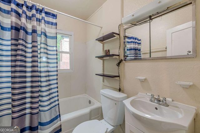 496 Radar Drive, Hapeville, GA 30354