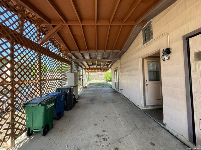 131 DANNY CLAY DR, San Antonio, TX 78228