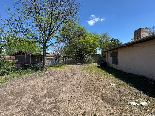 131 DANNY CLAY DR, San Antonio, TX 78228