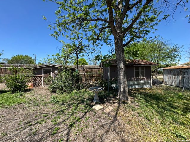 131 DANNY CLAY DR, San Antonio, TX 78228