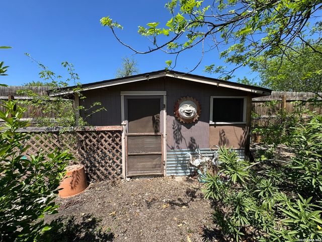 131 DANNY CLAY DR, San Antonio, TX 78228