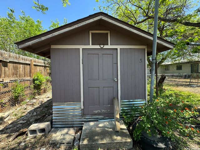 131 DANNY CLAY DR, San Antonio, TX 78228