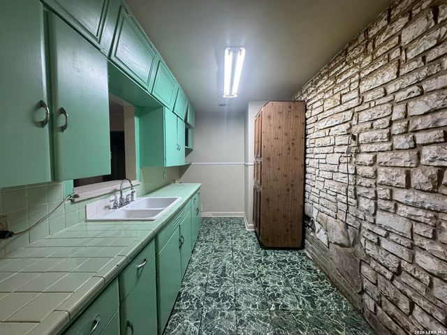 131 DANNY CLAY DR, San Antonio, TX 78228