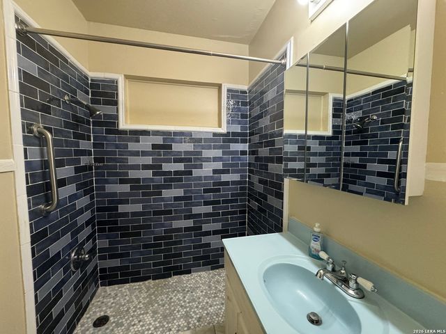 131 DANNY CLAY DR, San Antonio, TX 78228