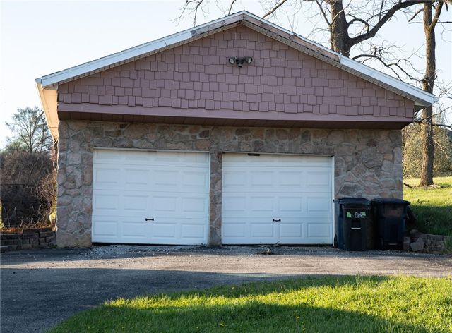 262 Durst Rd, Penn Twp, PA 15642