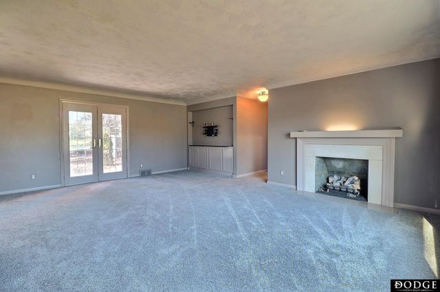 1915 N Nye Drive N, Fremont, NE 68025