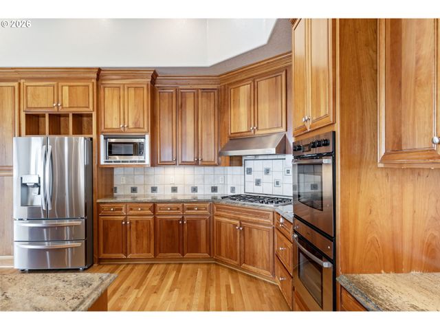 2633 Nw HOLLOWAY Dr, Portland, OR 97229