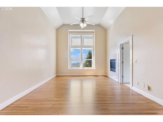 2633 Nw HOLLOWAY Dr, Portland, OR 97229
