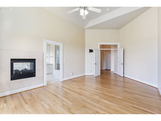 2633 Nw HOLLOWAY Dr, Portland, OR 97229