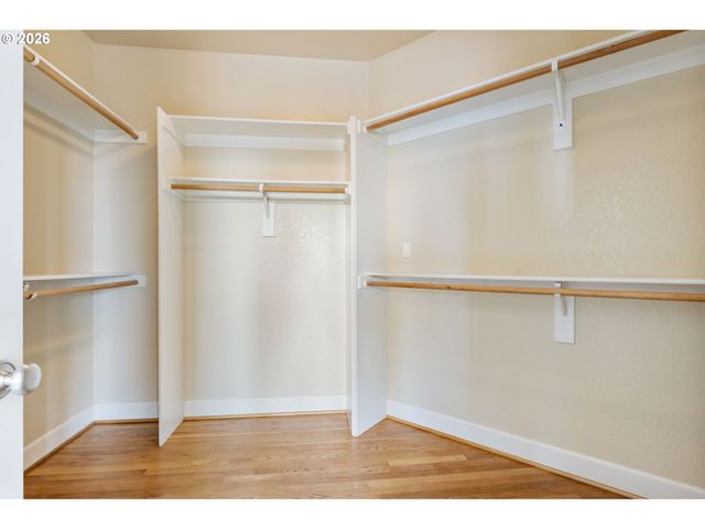 2633 Nw HOLLOWAY Dr, Portland, OR 97229