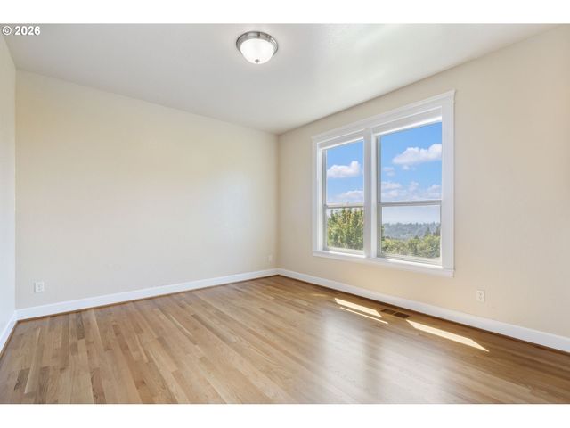 2633 Nw HOLLOWAY Dr, Portland, OR 97229