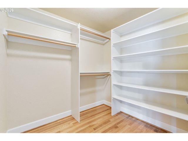2633 Nw HOLLOWAY Dr, Portland, OR 97229