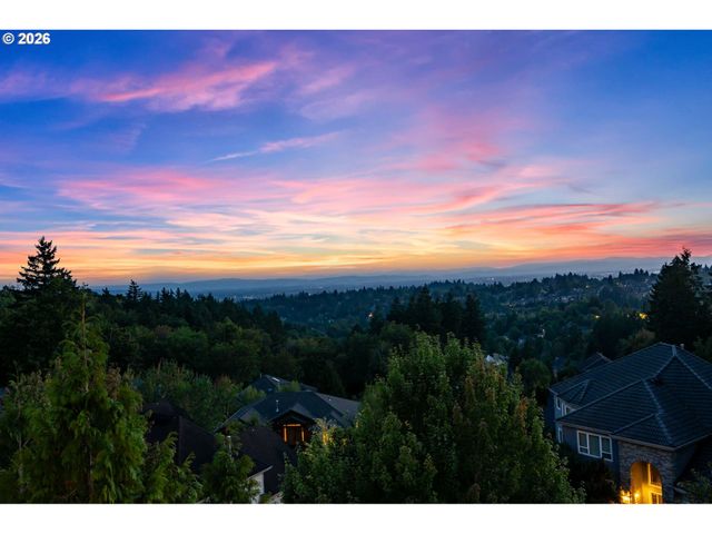 2633 Nw HOLLOWAY Dr, Portland, OR 97229