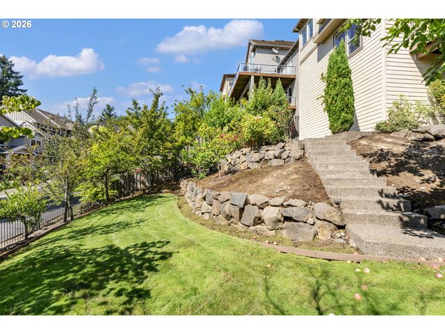 2633 Nw HOLLOWAY Dr, Portland, OR 97229