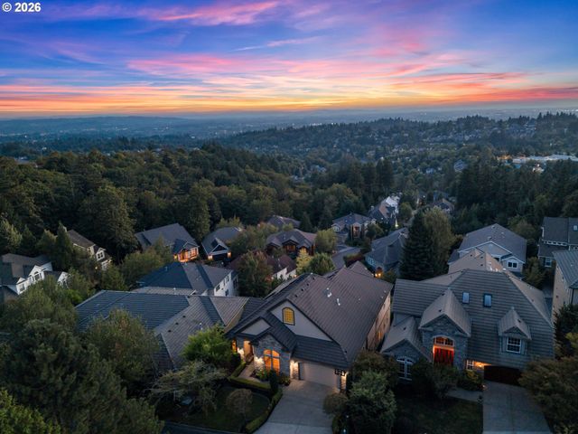 2633 Nw HOLLOWAY Dr, Portland, OR 97229