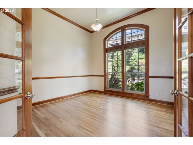 2633 Nw HOLLOWAY Dr, Portland, OR 97229