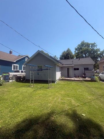 1210 S Monroe Street, Bay City, MI 48708