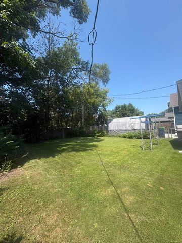1210 S Monroe Street, Bay City, MI 48708