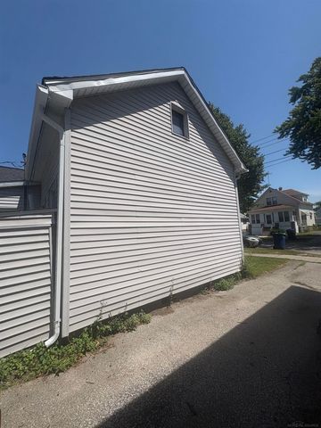 1210 S Monroe Street, Bay City, MI 48708