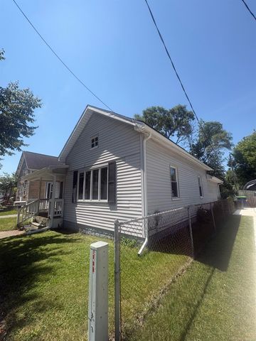 1210 S Monroe Street, Bay City, MI 48708
