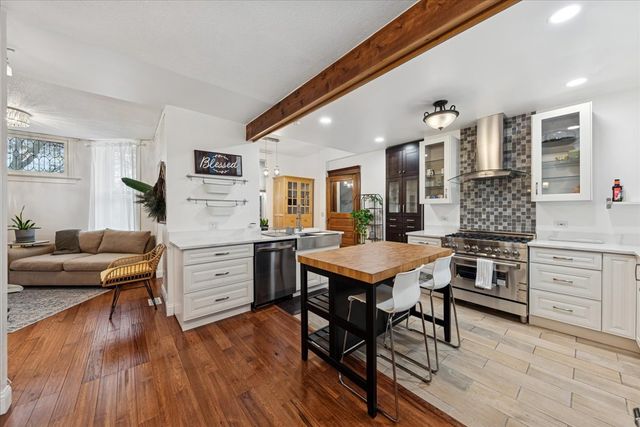 2720 Edina Boulevard, Zion, IL 60099